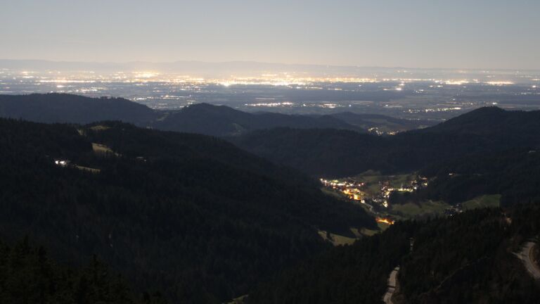 Dieses Bild zeigt eine Webcam-Aufnahme vom Achertal, aufgenommen am Montag, den 02.03.2026 um 03:00 Uhr. Die Temperatur betrug 4.2°C.