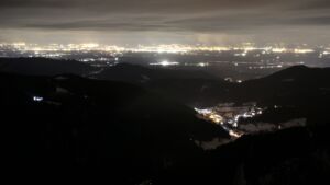 Dieses Bild zeigt eine Webcam-Aufnahme vom Achertal, aufgenommen am Dienstag, den 13.01.2026 um 06:10 Uhr. Die Temperatur betrug 3.7°C.