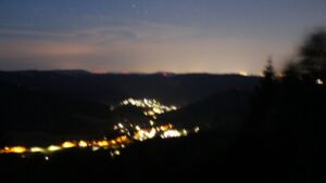 Dieses Bild zeigt eine Webcam-Aufnahme vom Achertal, aufgenommen am Samstag, den 11.07.2026 um 03:50 Uhr. Die Temperatur betrug 21.4°C.