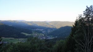 Dieses Bild zeigt eine Webcam-Aufnahme vom Achertal, aufgenommen am Samstag, den 04.07.2026 um 06:20 Uhr. Die Temperatur betrug 15.7°C.