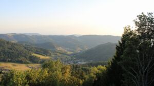 Dieses Bild zeigt eine Webcam-Aufnahme vom Achertal, aufgenommen am Freitag, den 14.08.2026 um 19:50 Uhr. Die Temperatur betrug 32°C.