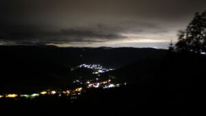 Dieses Bild zeigt eine Webcam-Aufnahme vom Achertal, aufgenommen am Freitag, den 15.05.2026 um 00:30 Uhr. Die Temperatur betrug 4.1°C.