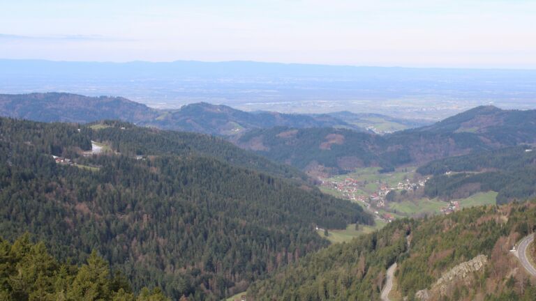 Dieses Bild zeigt eine Webcam-Aufnahme vom Achertal, aufgenommen am Sonntag, den 05.04.2026 um 09:40 Uhr. Die Temperatur betrug 10.8°C.