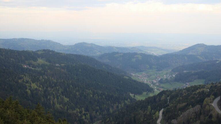 Dieses Bild zeigt eine Webcam-Aufnahme vom Achertal, aufgenommen am Sonntag, den 19.04.2026 um 07:40 Uhr. Die Temperatur betrug 9.5°C.