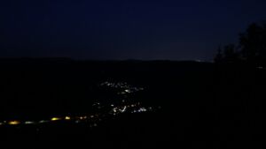 Dieses Bild zeigt eine Webcam-Aufnahme vom Achertal, aufgenommen am Samstag, den 08.08.2026 um 04:50 Uhr. Die Temperatur betrug 17.7°C.