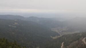 Dieses Bild zeigt eine Webcam-Aufnahme vom Achertal, aufgenommen am Mittwoch, den 10.12.2025 um 13:50 Uhr. Die Temperatur betrug 6.3°C.