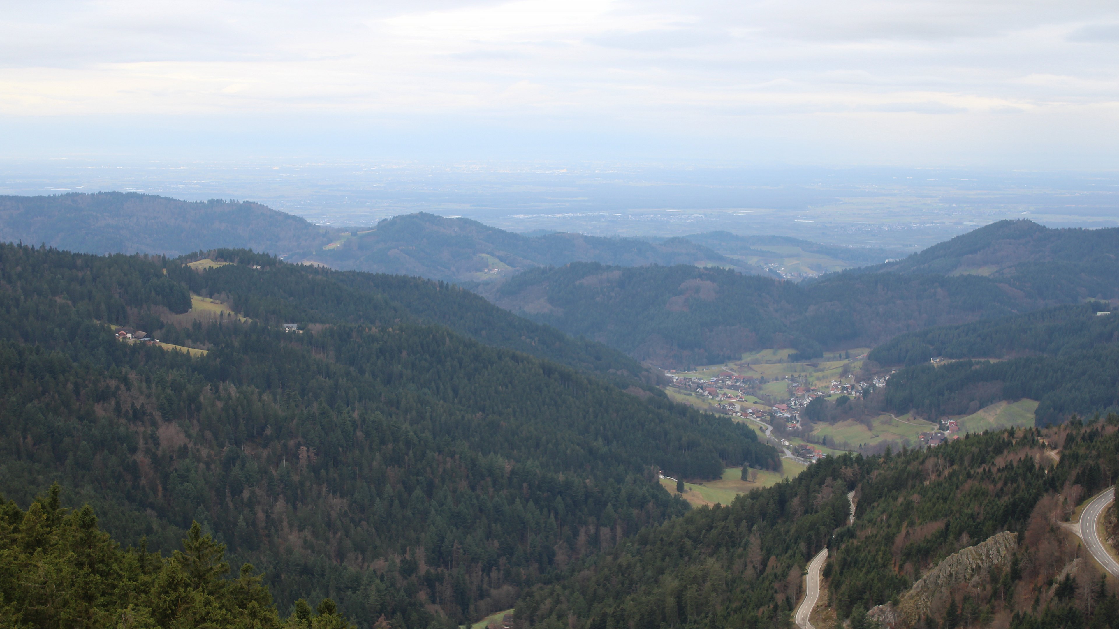 Dieses Bild zeigt eine Webcam-Aufnahme vom Achertal, aufgenommen am Mittwoch, den 10.12.2025 um 10:00 Uhr. Die Temperatur betrug 6.5°C.