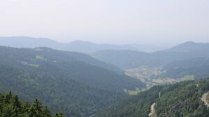 Dieses Bild zeigt eine Webcam-Aufnahme vom Achertal, aufgenommen am Samstag, den 14.06.2025 um 15:20 Uhr. Die Temperatur betrug 24.9°C.