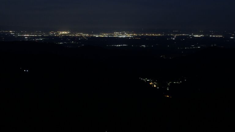 Dieses Bild zeigt eine Webcam-Aufnahme vom Achertal, aufgenommen am Samstag, den 02.05.2026 um 04:50 Uhr. Die Temperatur betrug 13.8°C.