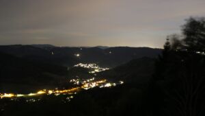 Dieses Bild zeigt eine Webcam-Aufnahme vom Achertal, aufgenommen am Montag, den 28.09.2026 um 20:30 Uhr. Die Temperatur betrug 23.1°C.