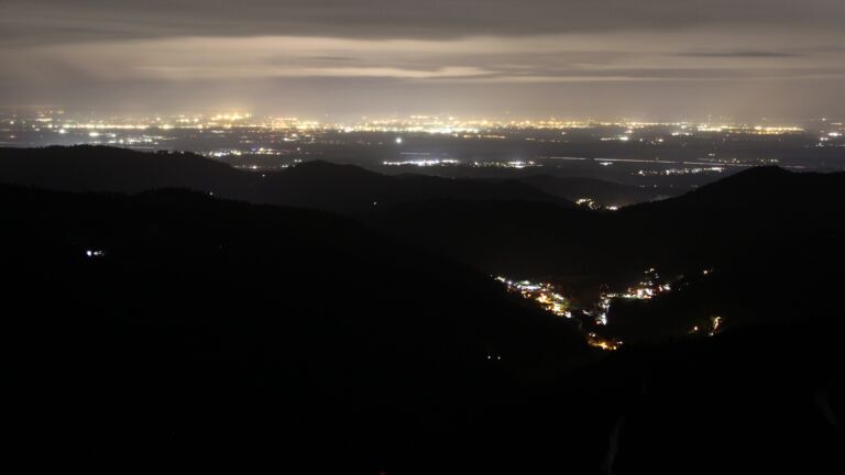 Dieses Bild zeigt eine Webcam-Aufnahme vom Achertal, aufgenommen am Samstag, den 20.12.2025 um 06:20 Uhr. Die Temperatur betrug 5.1°C.