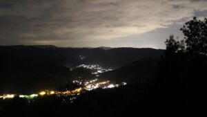 Dieses Bild zeigt eine Webcam-Aufnahme vom Achertal, aufgenommen am Mittwoch, den 16.09.2026 um 22:30 Uhr. Die Temperatur betrug 12.8°C.