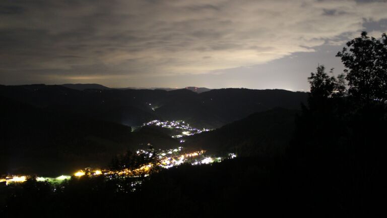 Dieses Bild zeigt eine Webcam-Aufnahme vom Achertal, aufgenommen am Mittwoch, den 16.09.2026 um 22:30 Uhr. Die Temperatur betrug 12.8°C.