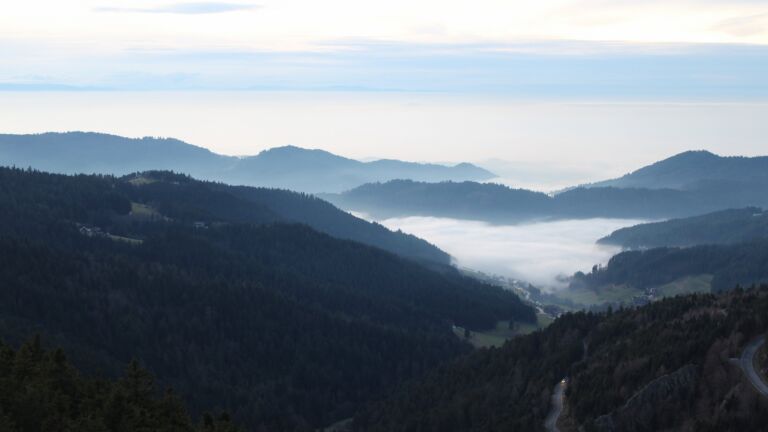 Dieses Bild zeigt eine Webcam-Aufnahme vom Achertal, aufgenommen am Mittwoch, den 03.12.2025 um 16:50 Uhr. Die Temperatur betrug 5°C.