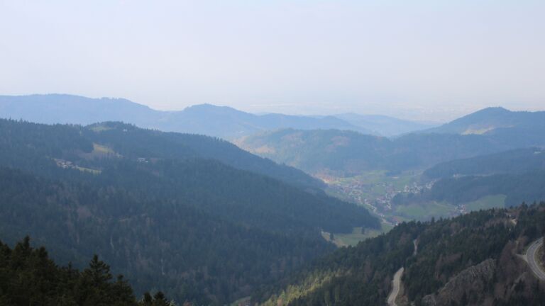 Dieses Bild zeigt eine Webcam-Aufnahme vom Achertal, aufgenommen am Samstag, den 21.03.2026 um 10:50 Uhr. Die Temperatur betrug 7.8°C.