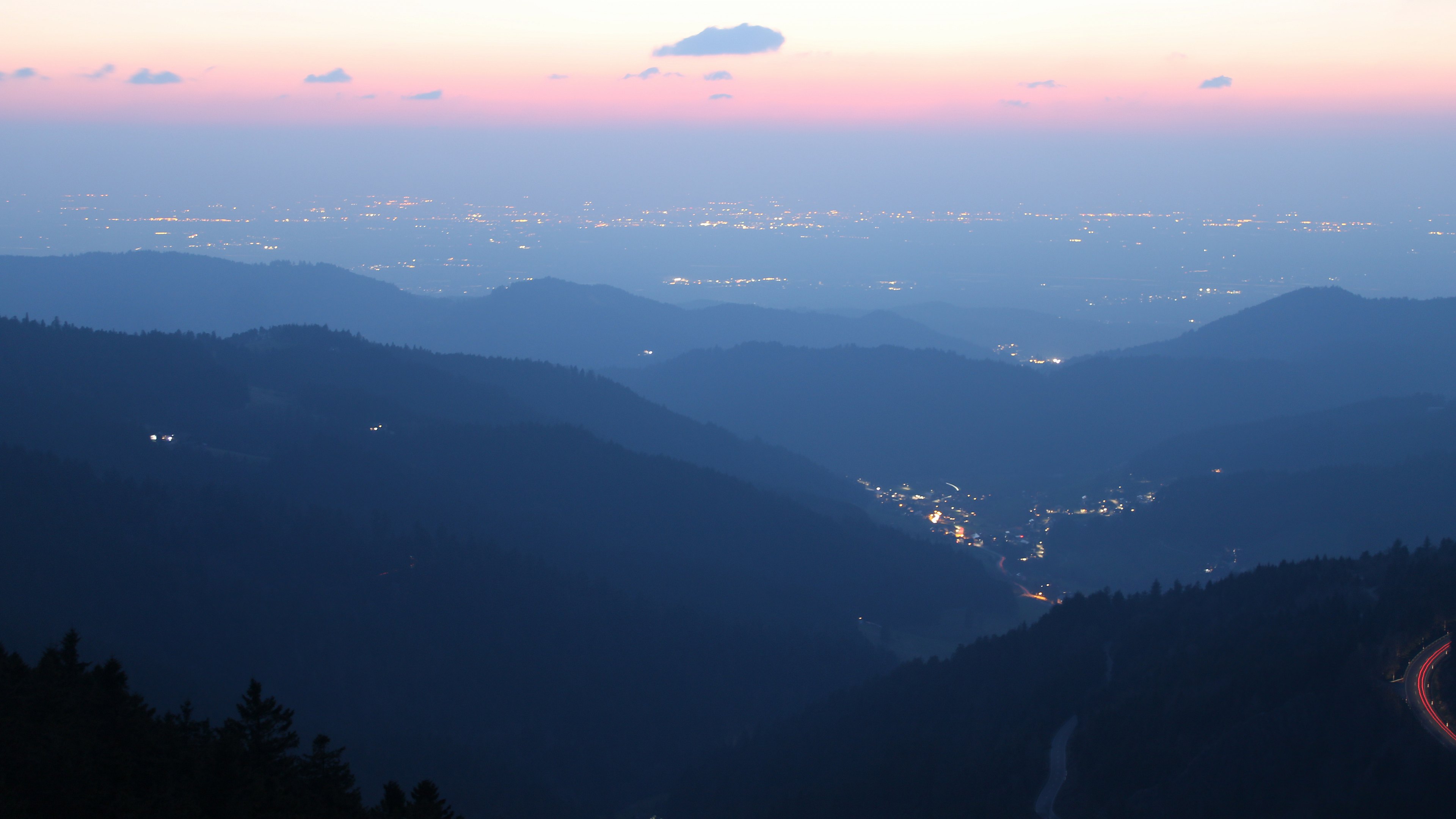 Dieses Bild zeigt eine Webcam-Aufnahme vom Achertal, aufgenommen am Mittwoch, den 18.03.2026 um 19:20 Uhr. Die Temperatur betrug 4°C.