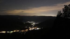 Dieses Bild zeigt eine Webcam-Aufnahme vom Achertal, aufgenommen am Freitag, den 16.10.2026 um 05:30 Uhr. Die Temperatur betrug 13.1°C.