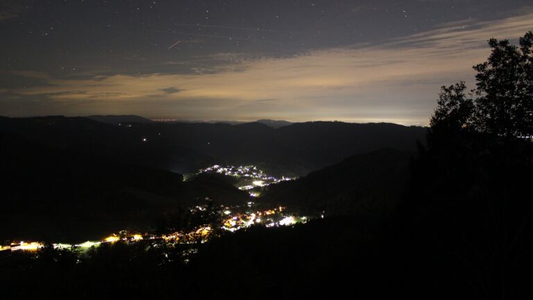 Dieses Bild zeigt eine Webcam-Aufnahme vom Achertal, aufgenommen am Freitag, den 16.10.2026 um 05:30 Uhr. Die Temperatur betrug 13.1°C.