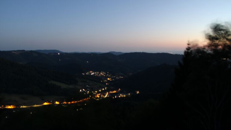 Dieses Bild zeigt eine Webcam-Aufnahme vom Achertal, aufgenommen am Mittwoch, den 12.08.2026 um 21:40 Uhr. Die Temperatur betrug 24.6°C.