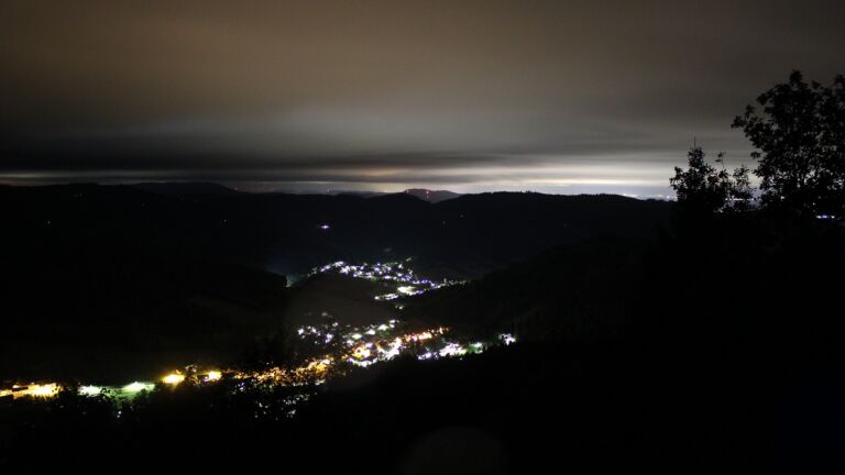 Dieses Bild zeigt eine Webcam-Aufnahme vom Achertal, aufgenommen am Sonntag, den 13.09.2026 um 23:30 Uhr. Die Temperatur betrug 12.5°C.