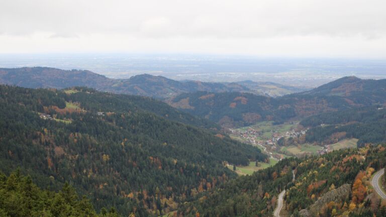 Dieses Bild zeigt eine Webcam-Aufnahme vom Achertal, aufgenommen am Dienstag, den 28.10.2025 um 10:40 Uhr. Die Temperatur betrug 5.1°C.