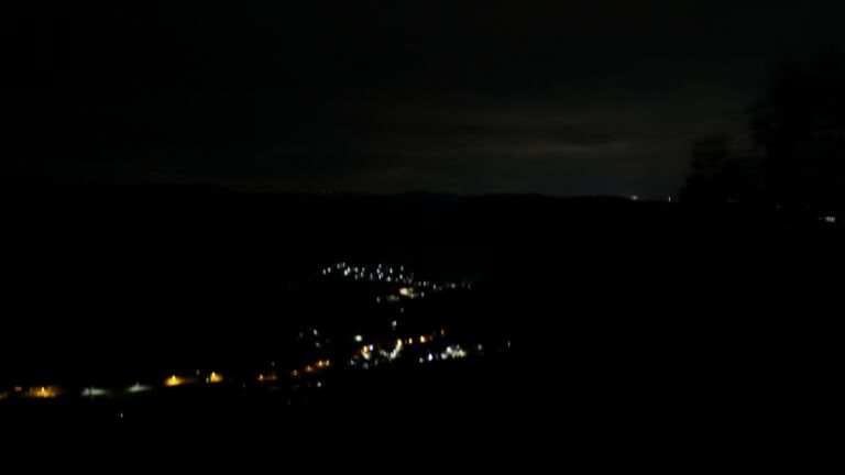 Dieses Bild zeigt eine Webcam-Aufnahme vom Achertal, aufgenommen am Montag, den 27.07.2026 um 03:30 Uhr. Die Temperatur betrug 17.6°C.
