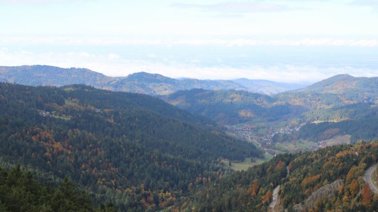 Dieses Bild zeigt eine Webcam-Aufnahme vom Achertal, aufgenommen am Donnerstag, den 16.10.2025 um 12:00 Uhr. Die Temperatur betrug 10.2°C.