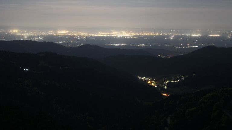 Dieses Bild zeigt eine Webcam-Aufnahme vom Achertal, aufgenommen am Sonntag, den 26.04.2026 um 02:30 Uhr. Die Temperatur betrug 10.8°C.