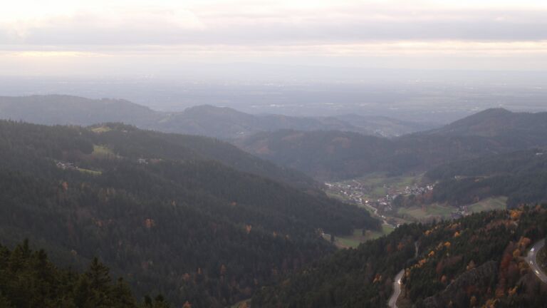 Dieses Bild zeigt eine Webcam-Aufnahme vom Achertal, aufgenommen am Montag, den 03.11.2025 um 17:20 Uhr. Die Temperatur betrug 5.1°C.