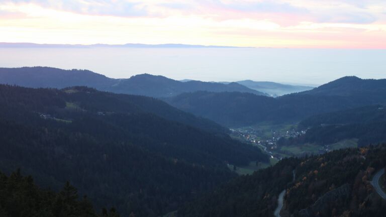 Dieses Bild zeigt eine Webcam-Aufnahme vom Achertal, aufgenommen am Donnerstag, den 06.11.2025 um 17:20 Uhr. Die Temperatur betrug 9.1°C.