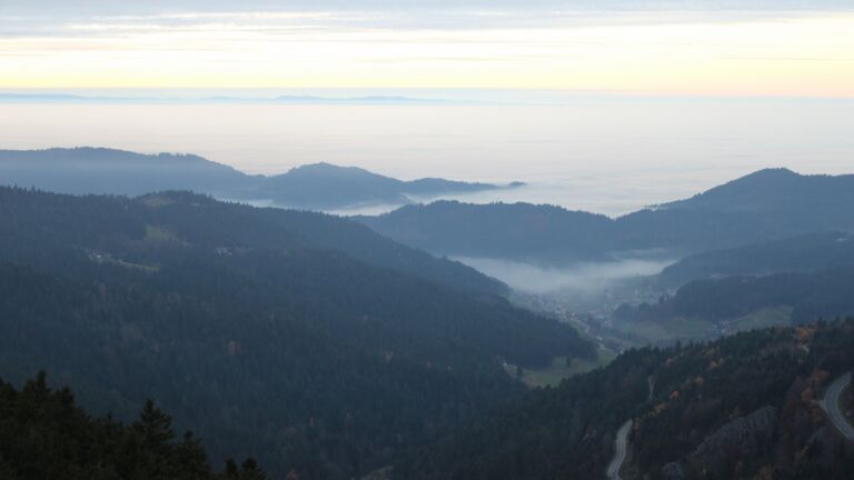 Dieses Bild zeigt eine Webcam-Aufnahme vom Achertal, aufgenommen am Samstag, den 08.11.2025 um 17:00 Uhr. Die Temperatur betrug 8.3°C.