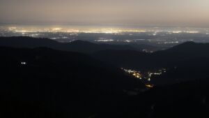 Dieses Bild zeigt eine Webcam-Aufnahme vom Achertal, aufgenommen am Freitag, den 27.02.2026 um 04:00 Uhr. Die Temperatur betrug 10.8°C.