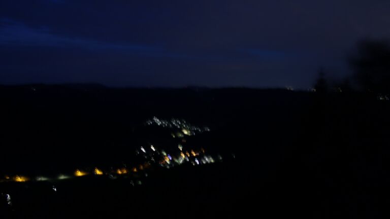 Dieses Bild zeigt eine Webcam-Aufnahme vom Achertal, aufgenommen am Montag, den 24.08.2026 um 05:30 Uhr. Die Temperatur betrug 12.7°C.
