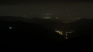 Dieses Bild zeigt eine Webcam-Aufnahme vom Achertal, aufgenommen am Donnerstag, den 12.02.2026 um 01:00 Uhr. Die Temperatur betrug 2.7°C.