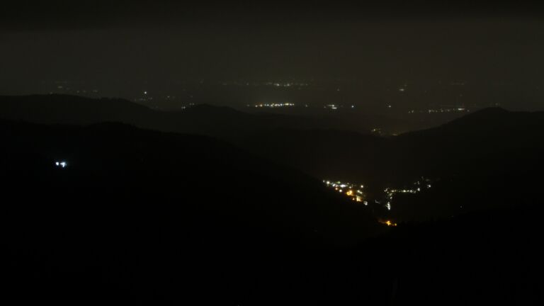 Dieses Bild zeigt eine Webcam-Aufnahme vom Achertal, aufgenommen am Donnerstag, den 12.02.2026 um 01:00 Uhr. Die Temperatur betrug 2.7°C.