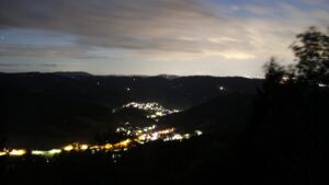 Dieses Bild zeigt eine Webcam-Aufnahme vom Achertal, aufgenommen am Montag, den 31.08.2026 um 22:00 Uhr. Die Temperatur betrug 14.8°C.