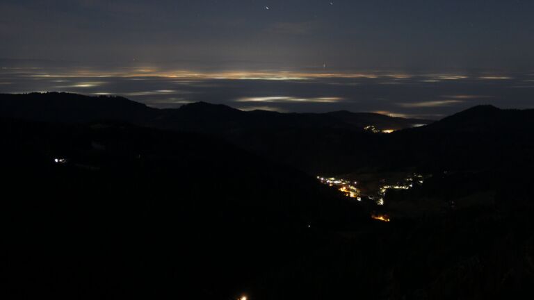 Dieses Bild zeigt eine Webcam-Aufnahme vom Achertal, aufgenommen am Sonntag, den 08.02.2026 um 05:00 Uhr. Die Temperatur betrug 2.9°C.