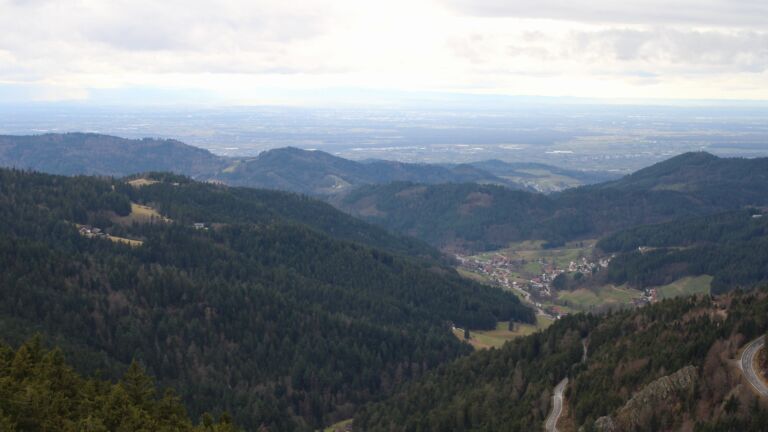 Dieses Bild zeigt eine Webcam-Aufnahme vom Achertal, aufgenommen am Montag, den 23.02.2026 um 16:30 Uhr. Die Temperatur betrug 4.1°C.