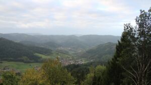 Dieses Bild zeigt eine Webcam-Aufnahme vom Achertal, aufgenommen am Montag, den 26.10.2026 um 08:00 Uhr. Die Temperatur betrug 5.1°C.