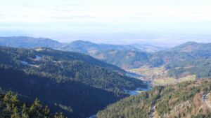 Dieses Bild zeigt eine Webcam-Aufnahme vom Achertal, aufgenommen am Mittwoch, den 19.11.2025 um 11:40 Uhr. Die Temperatur betrug 0.3°C.