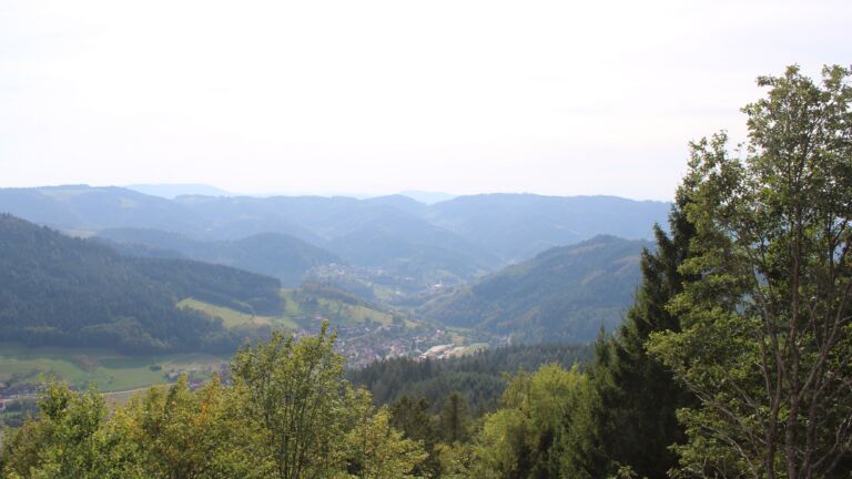 Dieses Bild zeigt eine Webcam-Aufnahme vom Achertal, aufgenommen am Montag, den 28.09.2026 um 15:40 Uhr. Die Temperatur betrug 30.2°C.