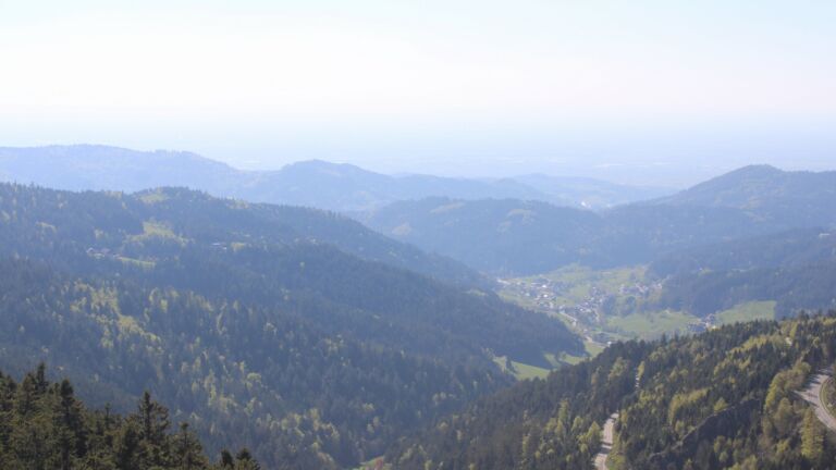 Dieses Bild zeigt eine Webcam-Aufnahme vom Achertal, aufgenommen am Mittwoch, den 22.04.2026 um 17:00 Uhr. Die Temperatur betrug 9.4°C.