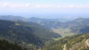 Dieses Bild zeigt eine Webcam-Aufnahme vom Achertal, aufgenommen am Montag, den 20.04.2026 um 13:10 Uhr. Die Temperatur betrug 7.4°C.