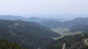 Dieses Bild zeigt eine Webcam-Aufnahme vom Achertal, aufgenommen am Samstag, den 11.04.2026 um 17:10 Uhr. Die Temperatur betrug 16.5°C.