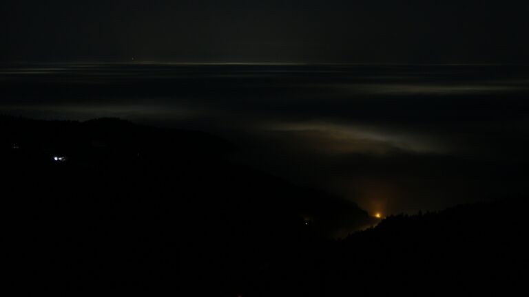 Dieses Bild zeigt eine Webcam-Aufnahme vom Achertal, aufgenommen am Sonntag, den 18.01.2026 um 23:30 Uhr. Die Temperatur betrug 4.3°C.