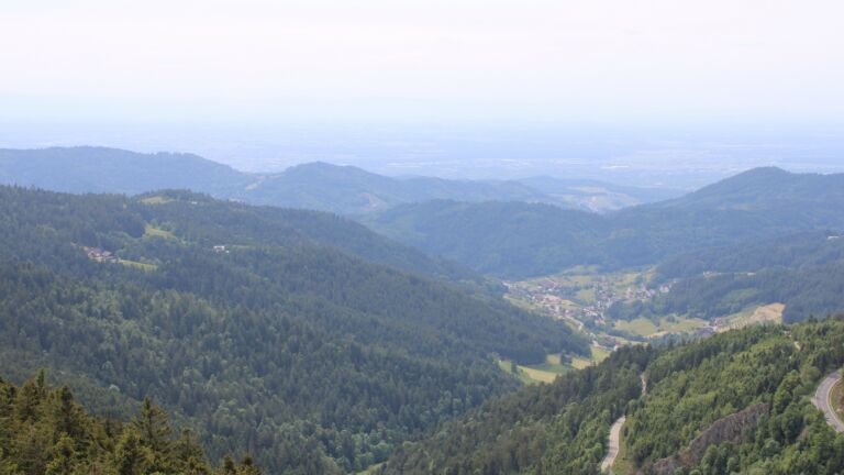 Dieses Bild zeigt eine Webcam-Aufnahme vom Achertal, aufgenommen am Samstag, den 24.05.2025 um 16:10 Uhr. Die Temperatur betrug 10.5°C.