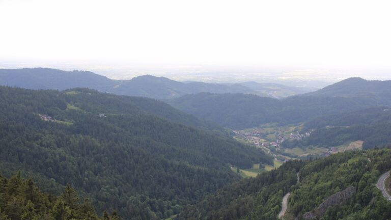 Dieses Bild zeigt eine Webcam-Aufnahme vom Achertal, aufgenommen am Freitag, den 23.05.2025 um 19:00 Uhr. Die Temperatur betrug 7.2°C.