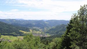 Dieses Bild zeigt eine Webcam-Aufnahme vom Achertal, aufgenommen am Samstag, den 13.06.2026 um 15:50 Uhr. Die Temperatur betrug 24.4°C.