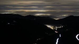 Dieses Bild zeigt eine Webcam-Aufnahme vom Achertal, aufgenommen am Donnerstag, den 22.01.2026 um 21:00 Uhr. Die Temperatur betrug 3.2°C.