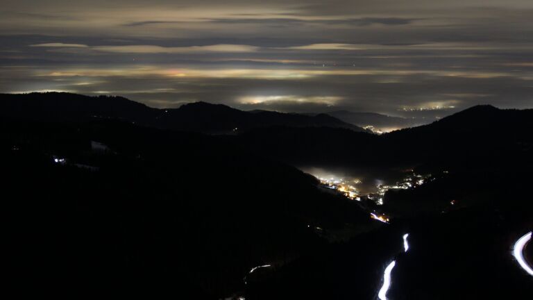 Dieses Bild zeigt eine Webcam-Aufnahme vom Achertal, aufgenommen am Donnerstag, den 22.01.2026 um 21:00 Uhr. Die Temperatur betrug 3.2°C.